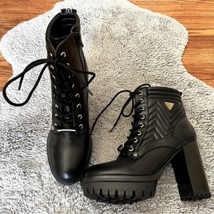 GUESS MANNERS BOTTIES SZ 7